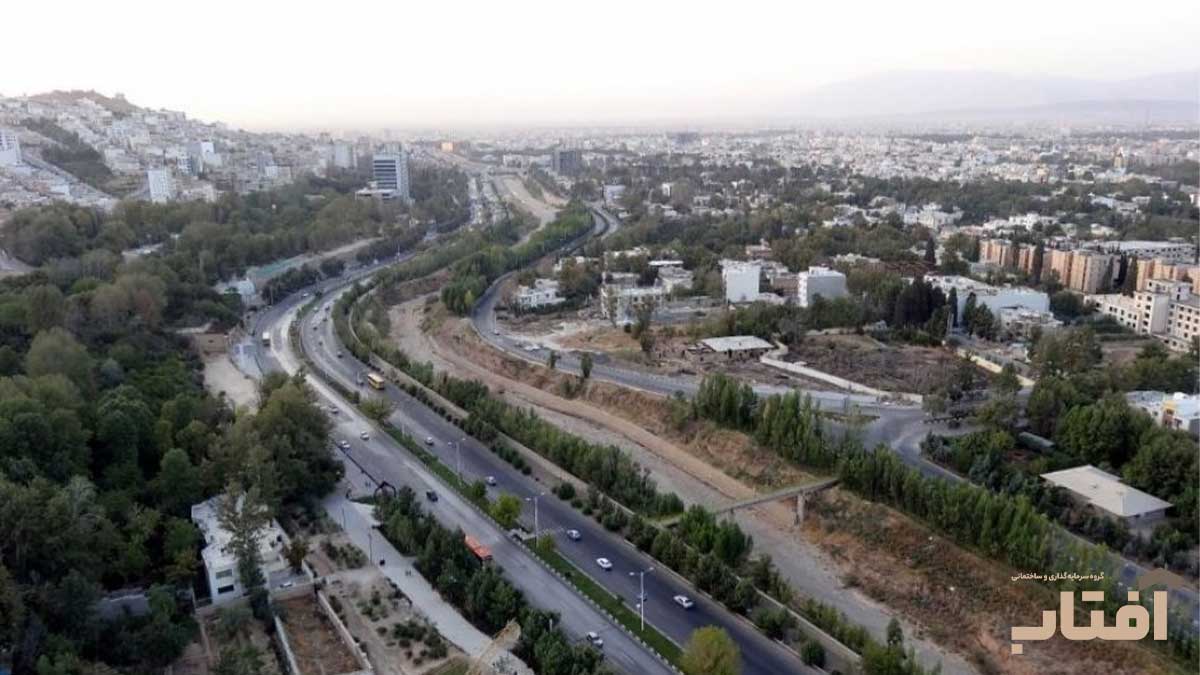 نقش موقعیت مکانی در تورم محله های شیراز